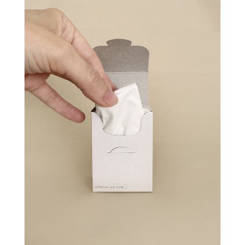 Caja de bolsillo de cartón con 8 pañuelos