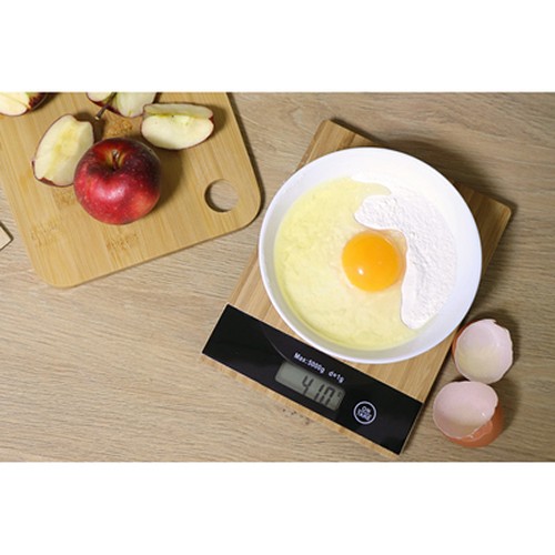 Kitchen scale with bamboo front part | Beck