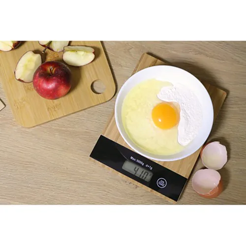 Kitchen scale with bamboo front part | Beck