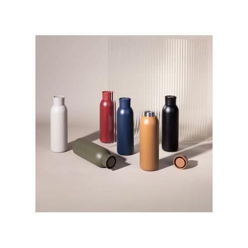 Sagaform Tekla Bouteille en acier avec bouchon poussoir (recyclé) 500 ml Sagaform Tekla Bouteille en acier avec bouchon poussoir (recyclé) 500 ml