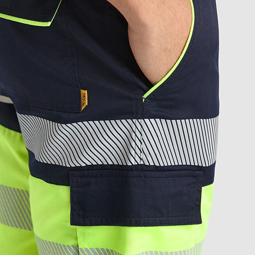 korte broek met reflecterende strepen