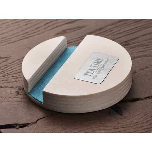 Drewniana podstawka pod telefon