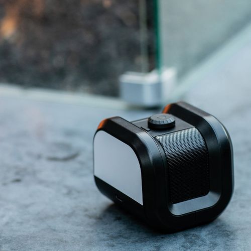 Boomz speaker in rABS, 800mAh. 5h di autonomia. 5W e TWC