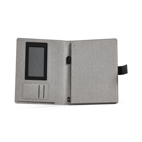 Cartella A4 Tolstoy in rPET. 64 fogli FSC e chiusura in rPU