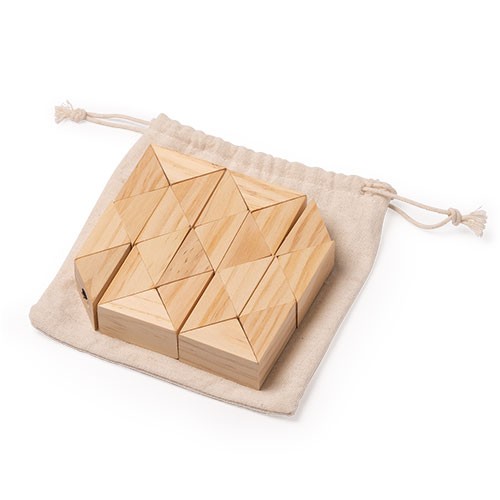 Holzpuzzle bestehend aus 24 Teilen. Wird in einem Inara Holzpuzzle bestehend aus 24 Teilen. Wird in einem Inara