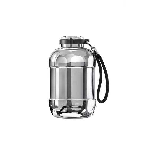 Elegant, hand-polished stainless steel water bottle with a capacity of 685 ml