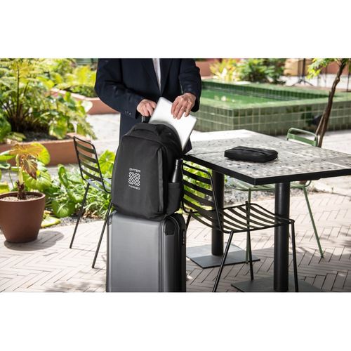 YANGON BPACK. Mochila antirrobo, en sarga con revestimiento hidrófugo y poliéster reciclado 600D, para portátil de 17.3" YANGON BPACK. Mochila antirrobo, en sarga con revestimiento hidrófugo y poliéster reciclado 600D, para portátil de 17.3"