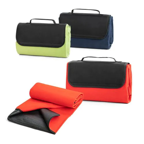 RILEY. Fleece blanket with carry handle and flap (180 g/m²) RILEY. Fleece blanket with carry handle and flap (180 g/m²)