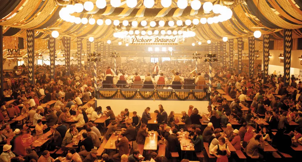 werbeartikel-fuer-das-oktoberfest-festzelt-stimmung-bierzelt
