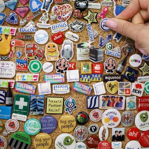 PIN EPOXY 2X2CMS PINS AVEC EMBALLAGE PERSONNALISABLE PIN EPOXY 2X2CMS PINS AVEC EMBALLAGE PERSONNALISABLE