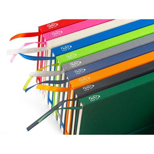 ANNE. Cuaderno A5 en poliéster reciclado (100% rPET) con páginas a rayas ANNE. Cuaderno A5 en poliéster reciclado (100% rPET) con páginas a rayas