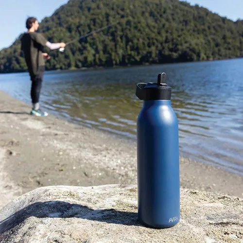 Avira Ara RCS recycled staal fliptop water fles 500ML Avira Ara RCS recycled staal fliptop water fles 500ML