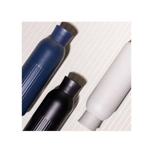 Sagaform Tekla Bouteille en acier avec bouchon poussoir (recyclé) 500 ml Sagaform Tekla Bouteille en acier avec bouchon poussoir (recyclé) 500 ml