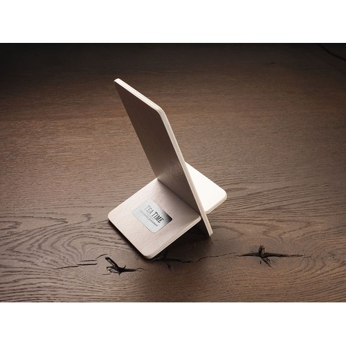 Drewniana podstawka pod telefon Drewniana podstawka pod telefon