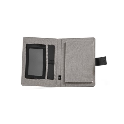 Cartella A5 Tolstoy in rPET. 64 fogli FSC e chiusura in rPU