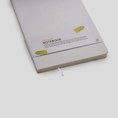 Carnet de notes avec couverture en résidus de fruits et fermeture élastique