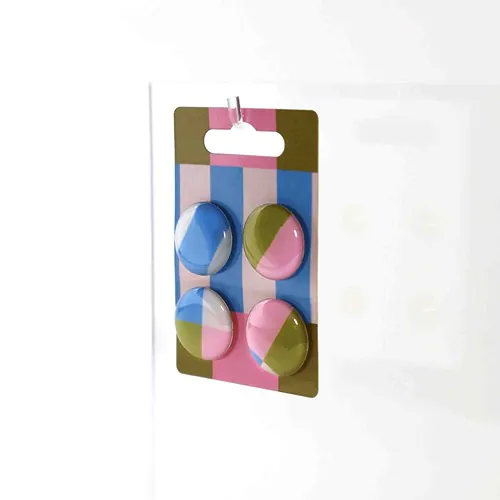 Cartela con 4 pins de epoxi personalizables de 2x2 cm