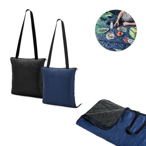 GRADY. Foldable picnic blanket in rPET and PEVA GRADY. Foldable picnic blanket in rPET and PEVA