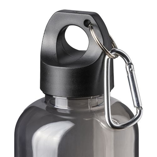 Botella transparente de PET reciclado 580 ml. Tapon de plastica con mosqueton