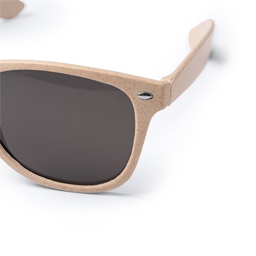 Lunettes de soleil au design classique. Verres ave Odete Lunettes de soleil au design classique. Verres ave Odete