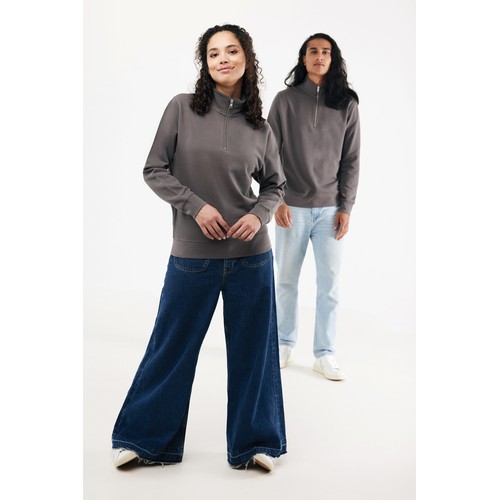 Sweater IQONIQ à col montant zippé en coton recyclé Elgon Sweater IQONIQ à col montant zippé en coton recyclé Elgon
