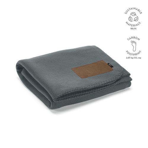 Coperta Pollock in rPET 180gsm. Patch personalizzabile Coperta Pollock in rPET 180gsm. Patch personalizzabile