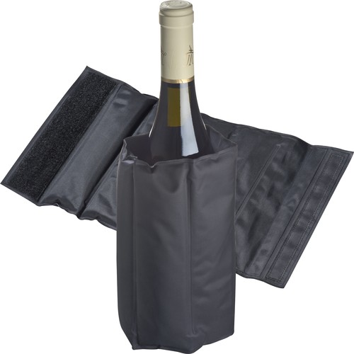 Bottle cooler with cooling pads Bottle cooler with cooling pads