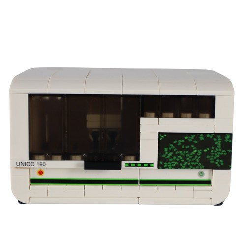 Customized toy brick model with 150 bricks Customized toy brick model with 150 bricks