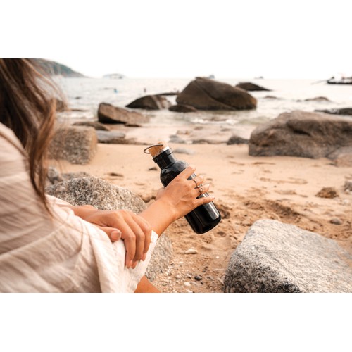Bouteille 680ml en rPET RCS, couvercle en bambou