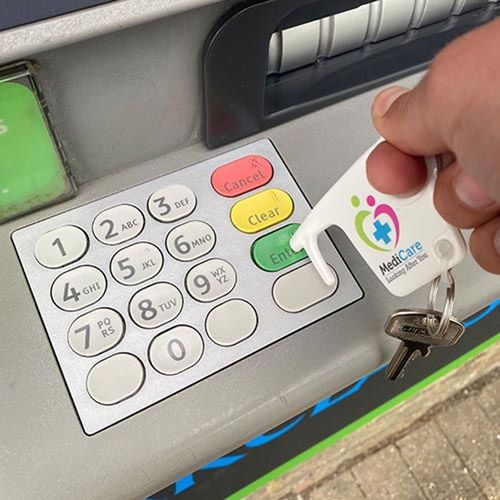 Otwieracz z uchwytem na klucz