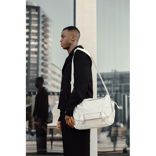 Bolsa bandolera KENTO URBAN RCS nailon reciclado 15,6 Bolsa bandolera KENTO URBAN RCS nailon reciclado 15,6