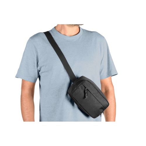 MYKONOS. Sac type "banane" en polyester recyclé 600D et doublure en polyester recyclé 210D MYKONOS. Sac type "banane" en polyester recyclé 600D et doublure en polyester recyclé 210D