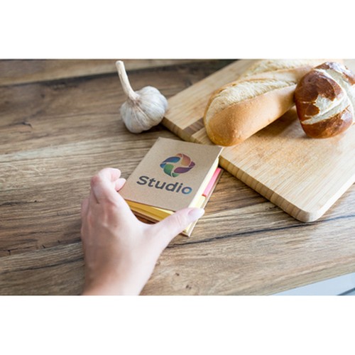 blok met zelfklevende memoblaadjes