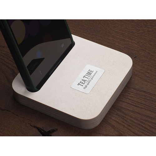 Drewniana podstawka pod telefon