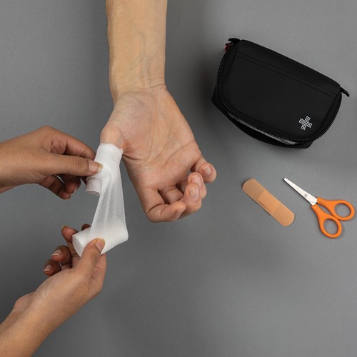 RCS gerecycled nubuck PU etui mailable EHBO-set RCS gerecycled nubuck PU etui mailable EHBO-set