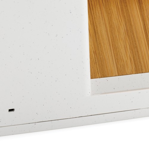 Cargador Ontario 10W de plástico reciclado y RCS