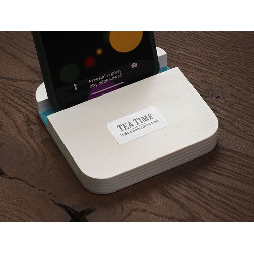 Drewniana podstawka pod telefon