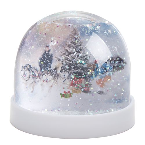 palla di vetro con neve