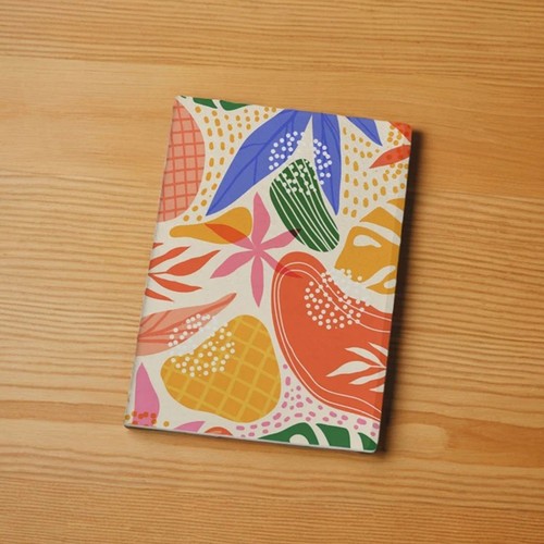 Bloc A6 totalmente reciclado con costura personalizable.