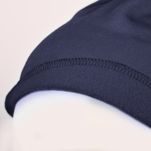 BONNET STRETCH AVEC COUTURES RÉFLÉCHISSANTES