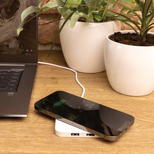 10W Wireless Charger aus RSC recycl. Kunststoff mit Dual-USB 10W Wireless Charger aus RSC recycl. Kunststoff mit Dual-USB